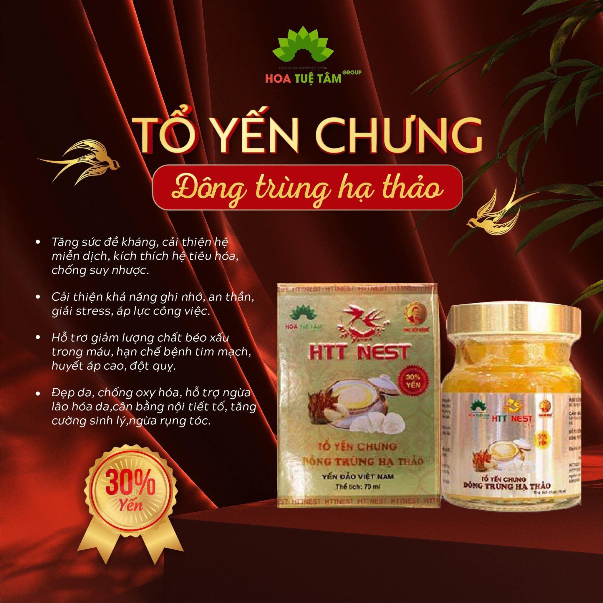 Tổ yến chưng Đông trùng hạ thảo là sự kết hợp tinh tế giữa những giọt sức sống từ tổ yến tươi nguyên chất, đường phèn tinh tế, nước tinh khiết an toàn, đông trùng hạ thảo quý hiếm, và tinh chất tảo biển. Sản phẩm này không chỉ là nguồn dinh dưỡng quý báu mà còn là lựa chọn hoàn hảo để chăm sóc sức khỏe toàn diện cho gia đình bạn.
